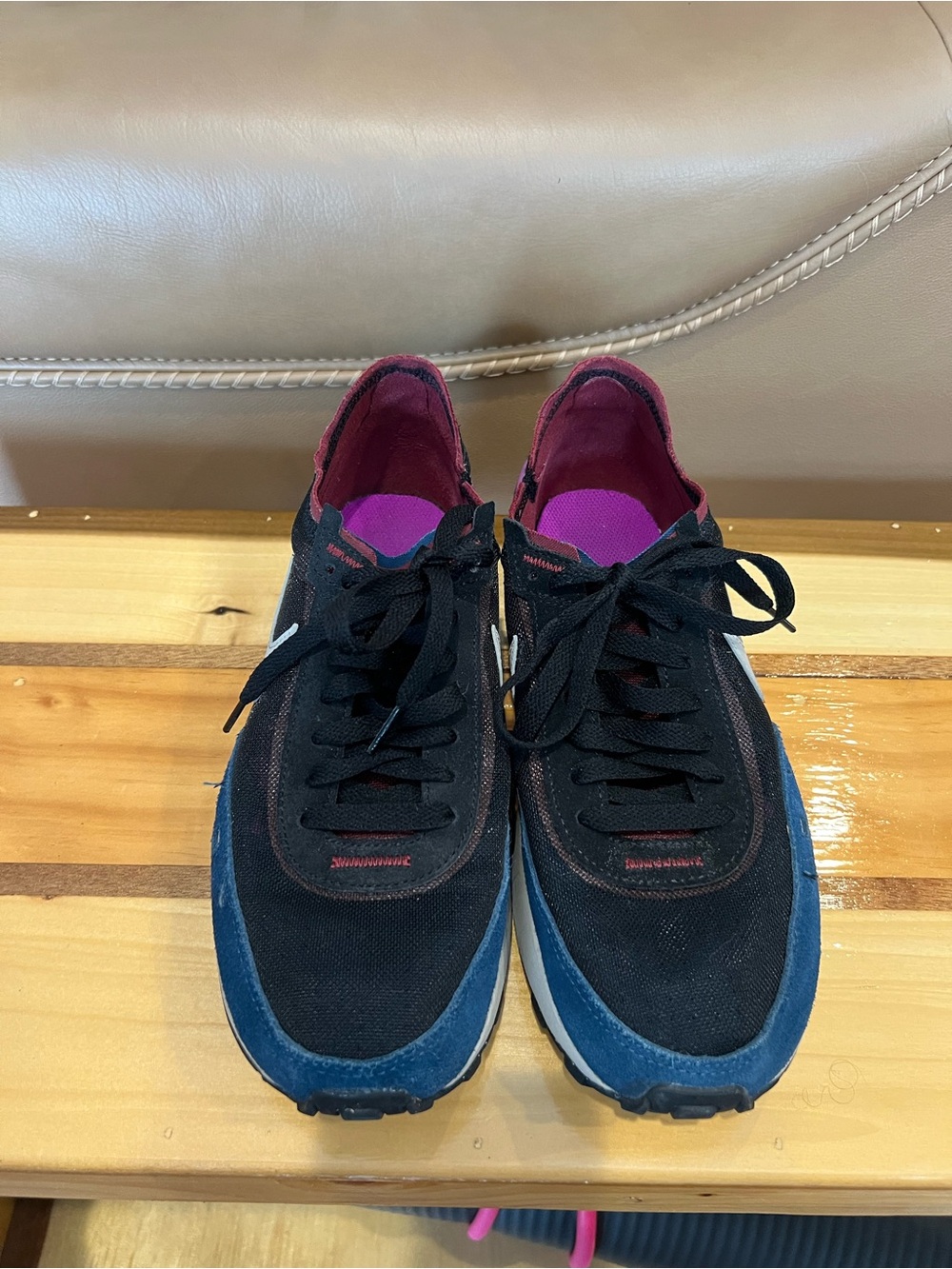 Nike Waffle One Black Blue
Fuchsia Womens Size 8.5
DC2533-005